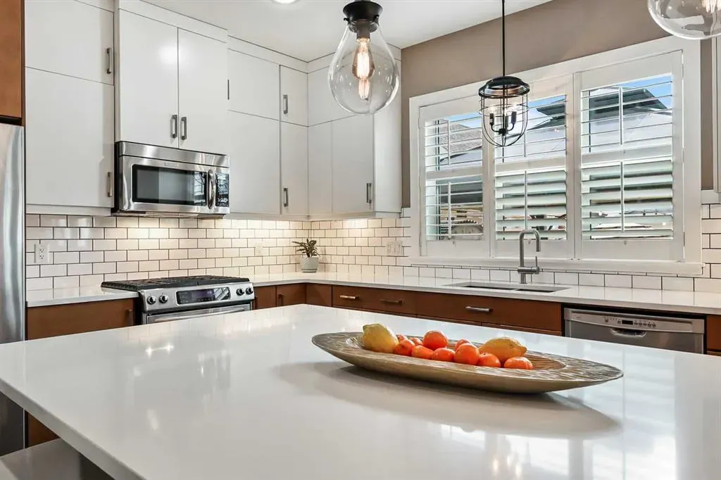 96 Beny-Sur-Mer Road SW