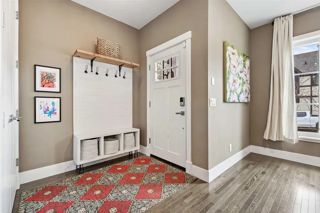 96 Beny-Sur-Mer Road SW