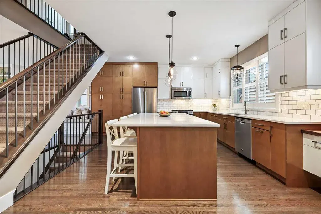 96 Beny-Sur-Mer Road SW