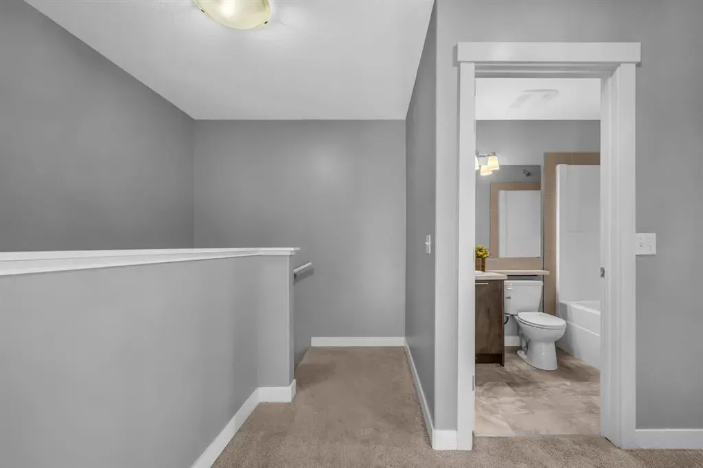 714 Redstone View NE