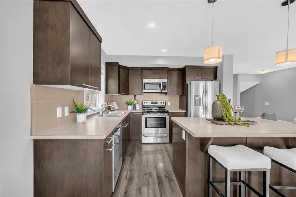 714 Redstone View NE