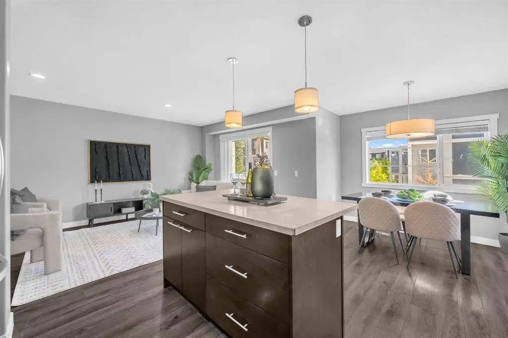 714 Redstone View NE