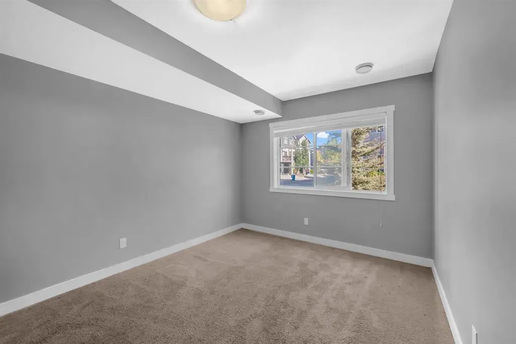 714 Redstone View NE