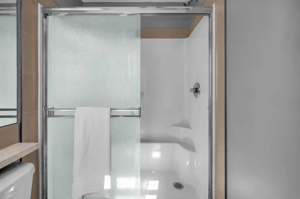 714 Redstone View NE