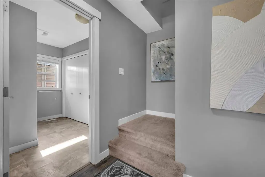 714 Redstone View NE