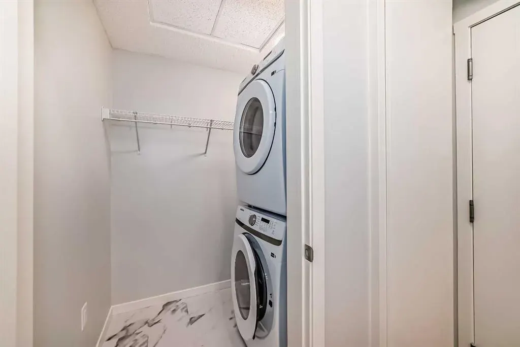 33 Carringham Gate NW, #2206