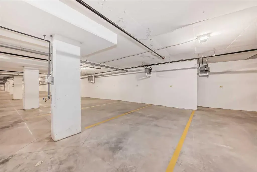 33 Carringham Gate NW, #2206