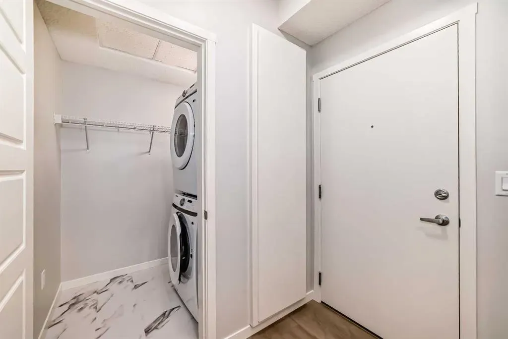 33 Carringham Gate NW, #2206