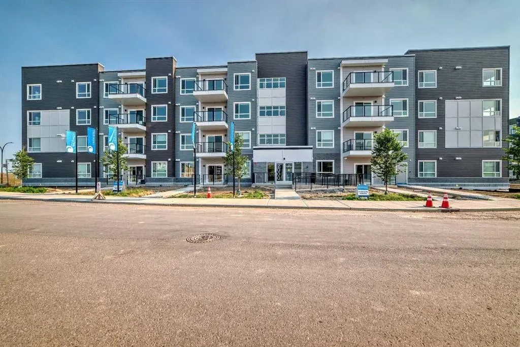 33 Carringham Gate NW, #2206