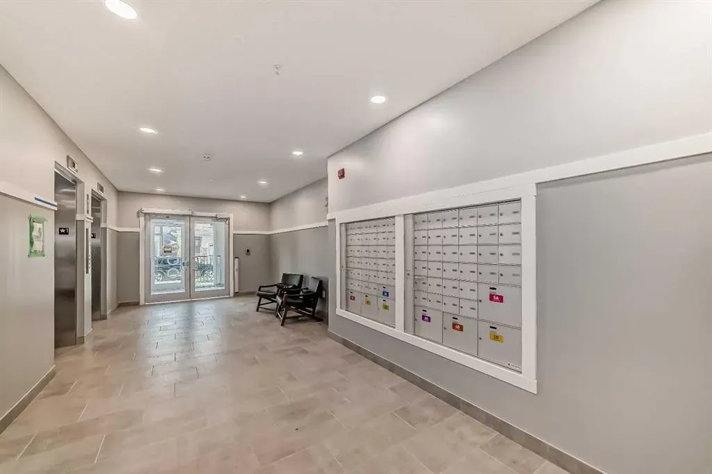 33 Carringham Gate NW, #2206