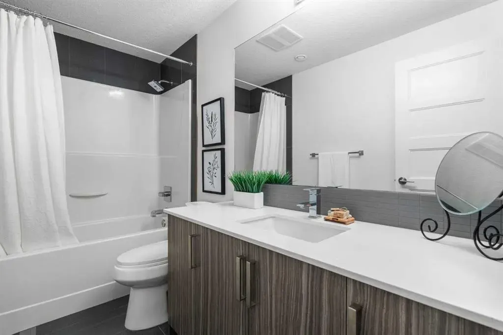 308 11 Avenue NE, #1