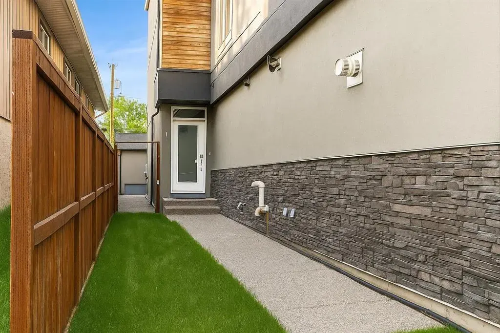 308 11 Avenue NE, #1