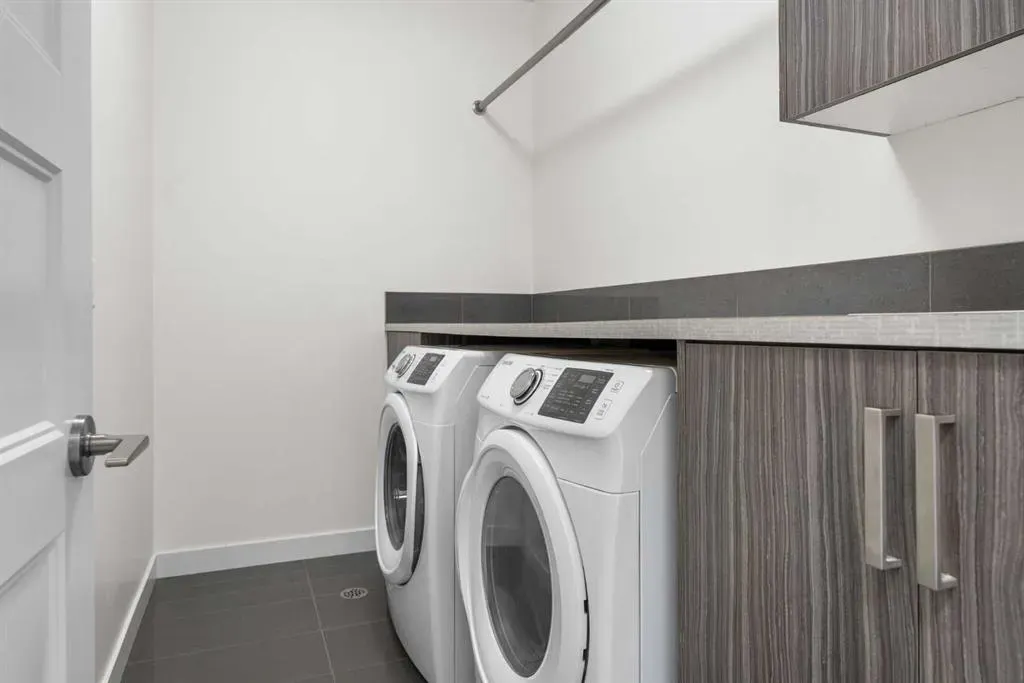 308 11 Avenue NE, #1