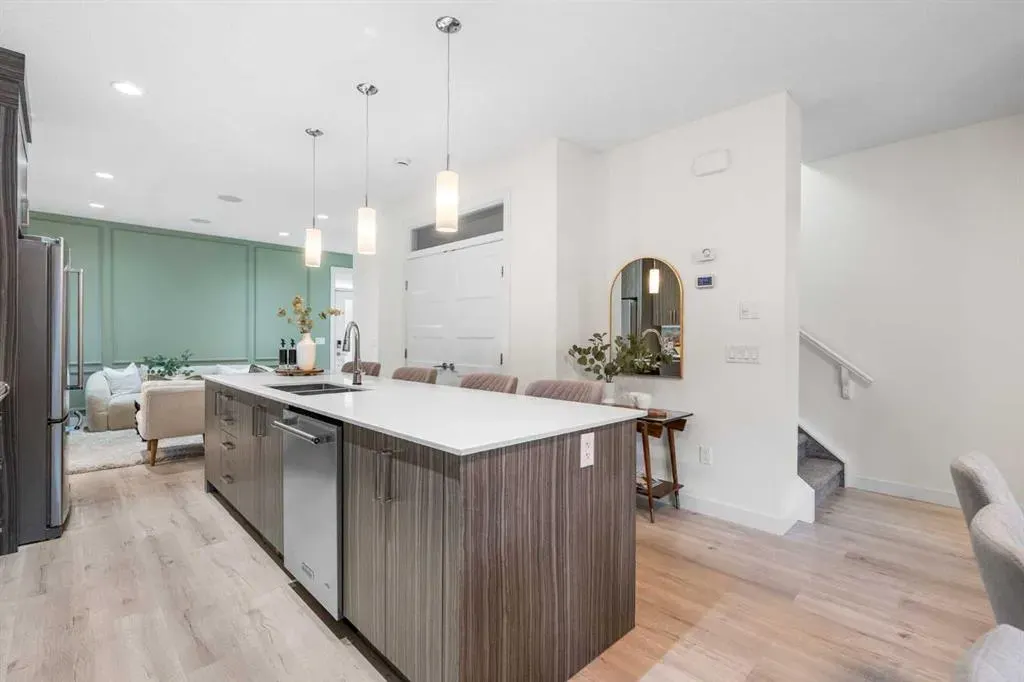 308 11 Avenue NE, #1