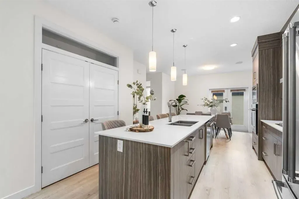 308 11 Avenue NE, #1