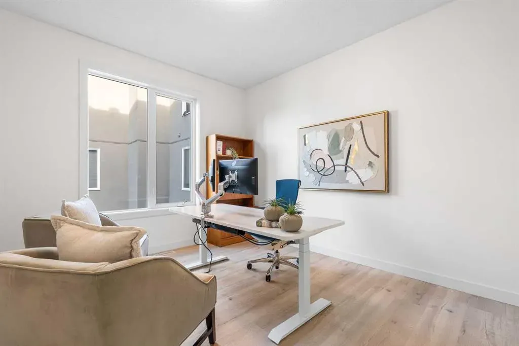 308 11 Avenue NE, #1