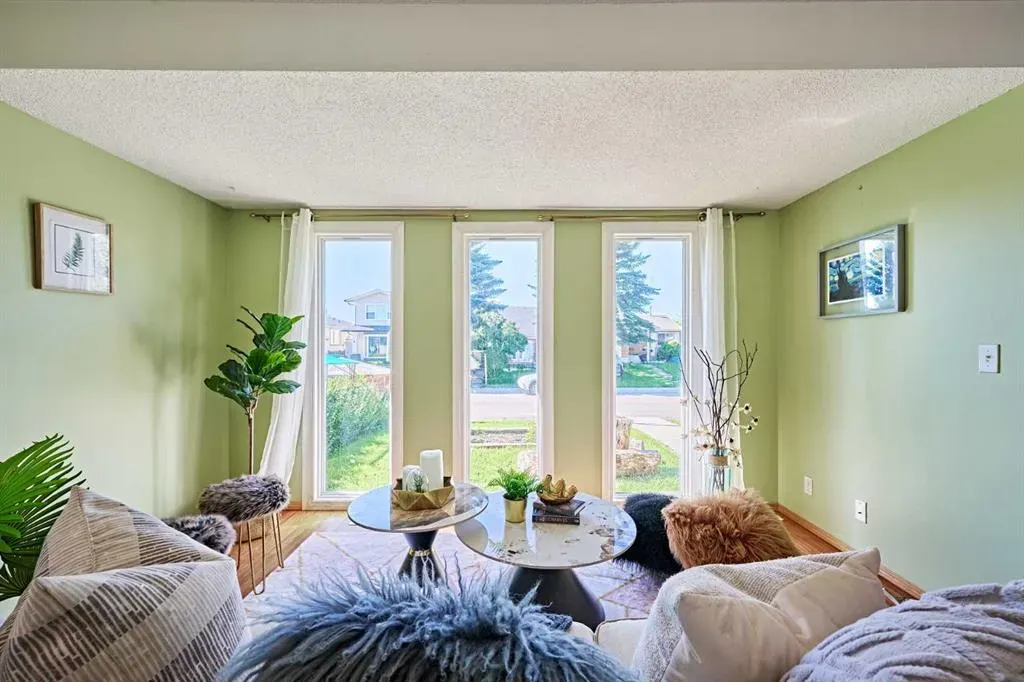 16 Shawmeadows Crescent SW