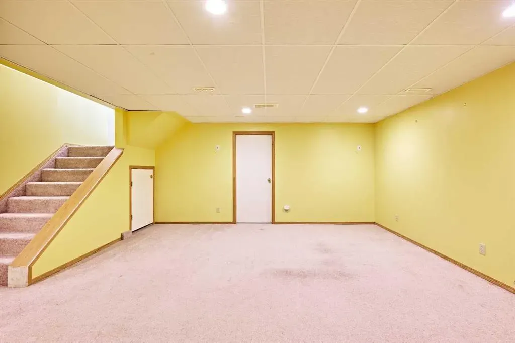 16 Shawmeadows Crescent SW