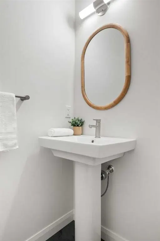 218 Mitchell Heath NW