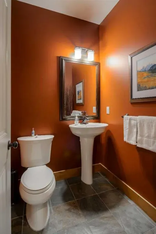 210 Sandstone Place S