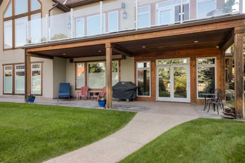 210 Sandstone Place S