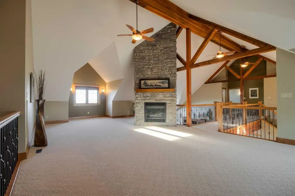 210 Sandstone Place S