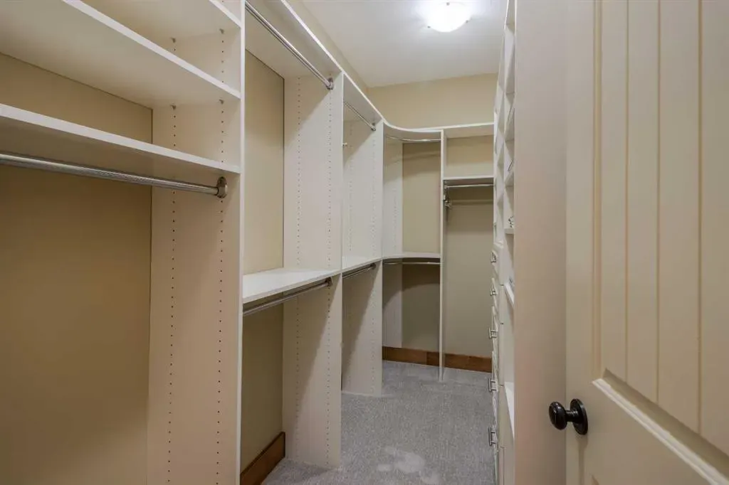 210 Sandstone Place S