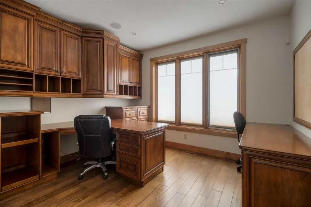 210 Sandstone Place S