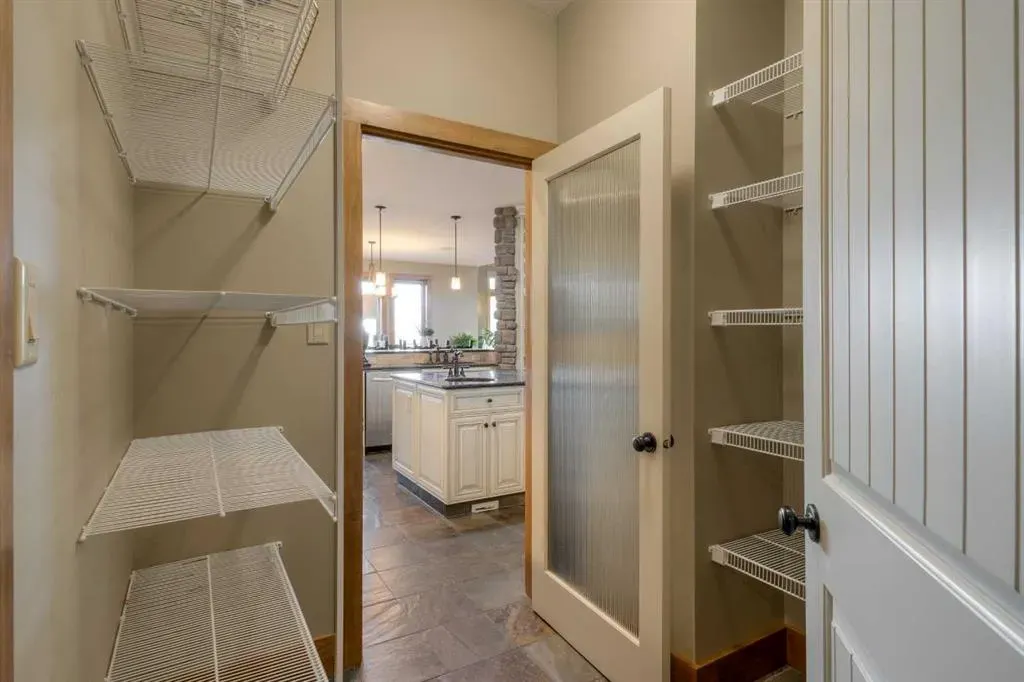 210 Sandstone Place S