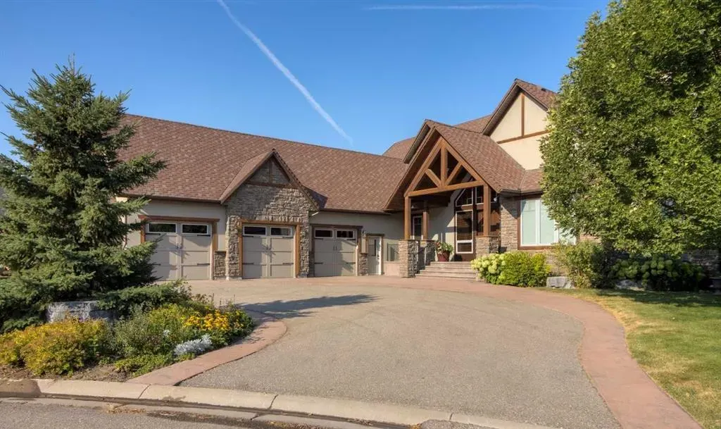 210 Sandstone Place S