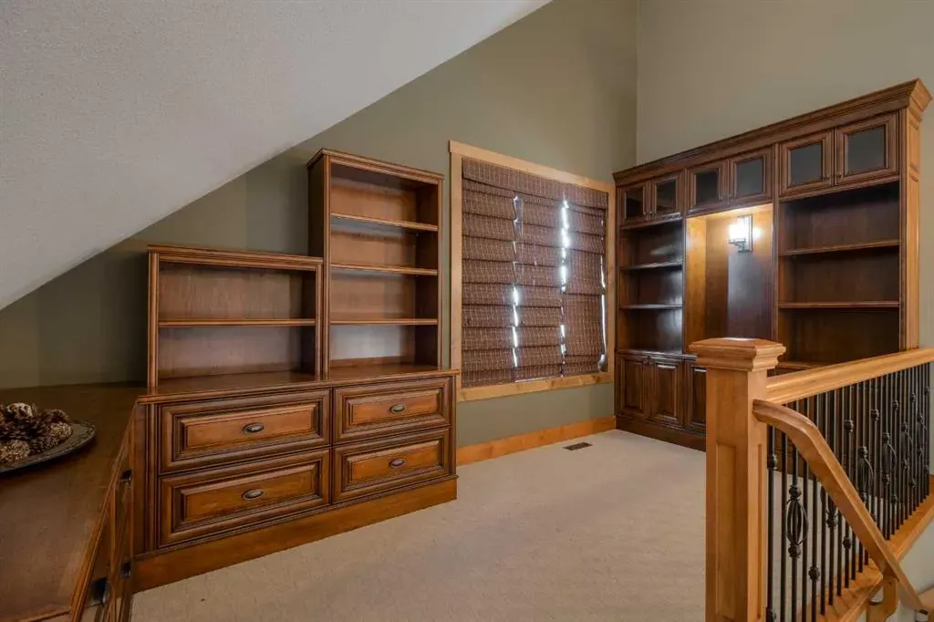 210 Sandstone Place S