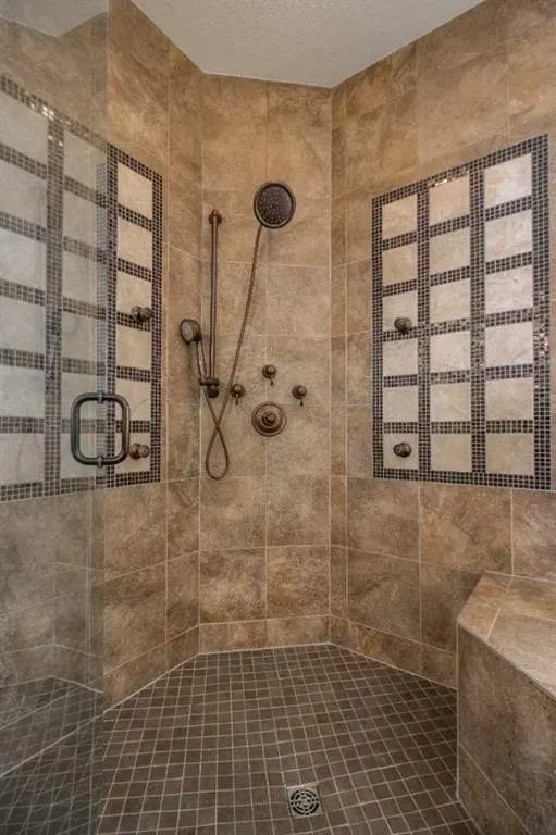 210 Sandstone Place S