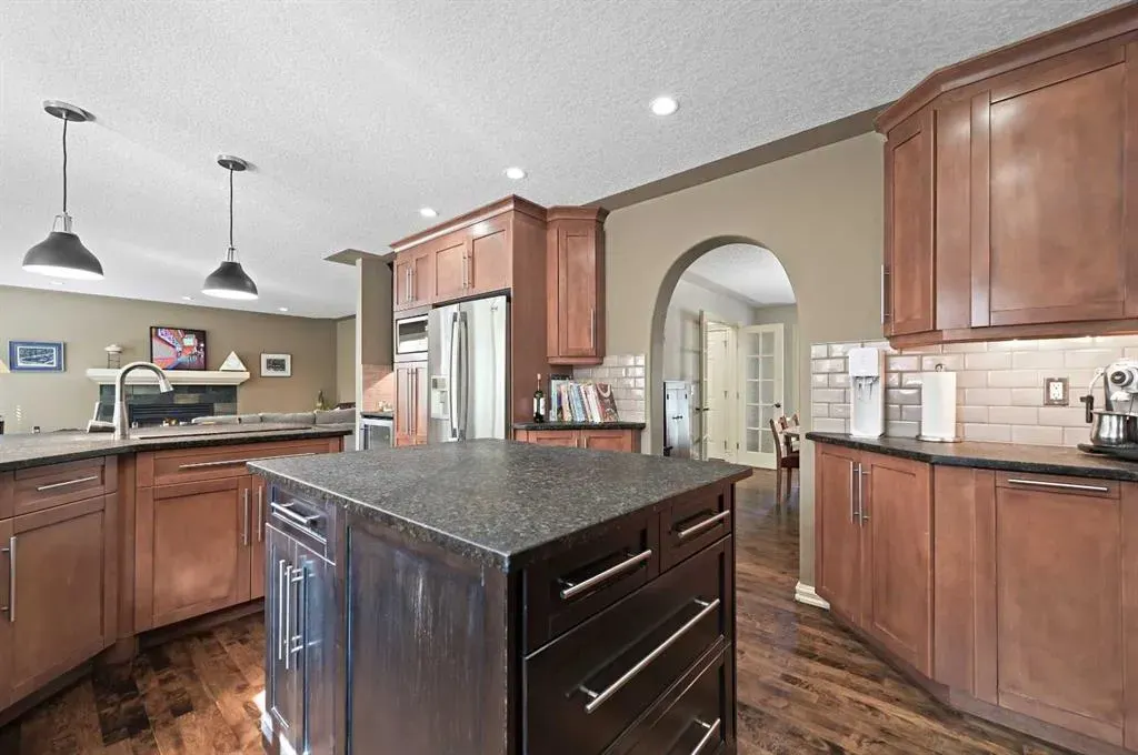 41 Strathridge Crescent SW