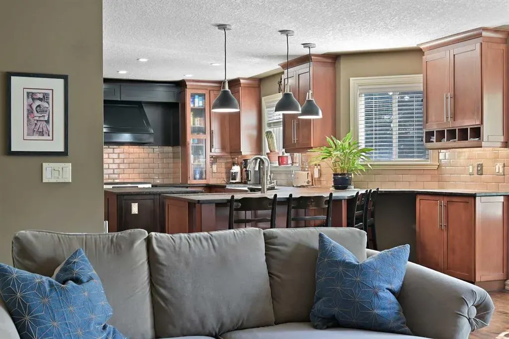 41 Strathridge Crescent SW