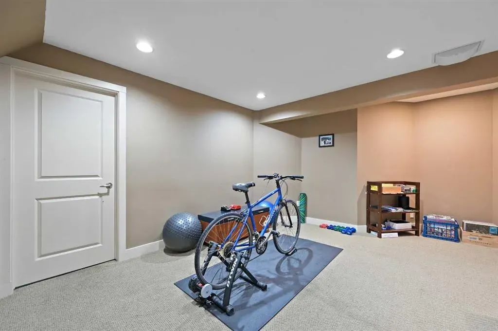 41 Strathridge Crescent SW