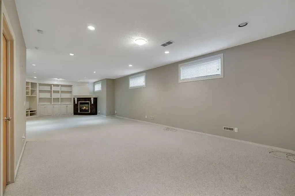 106 Thornbird Way SE