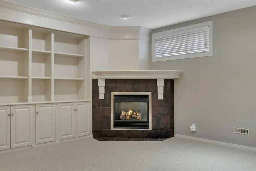 106 Thornbird Way SE