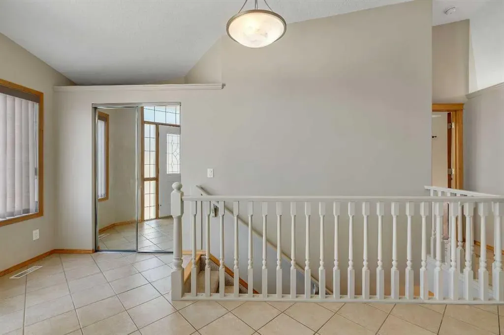 106 Thornbird Way SE