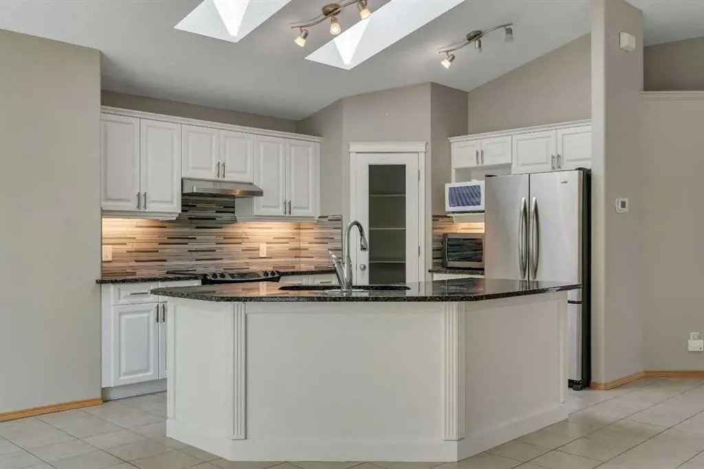 106 Thornbird Way SE