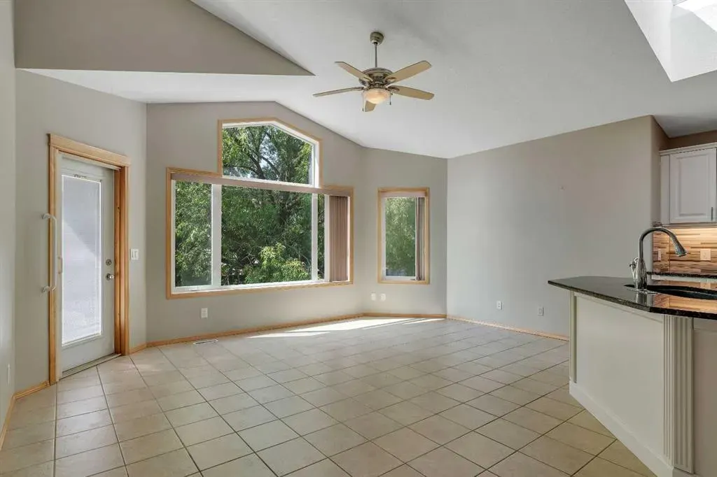 106 Thornbird Way SE