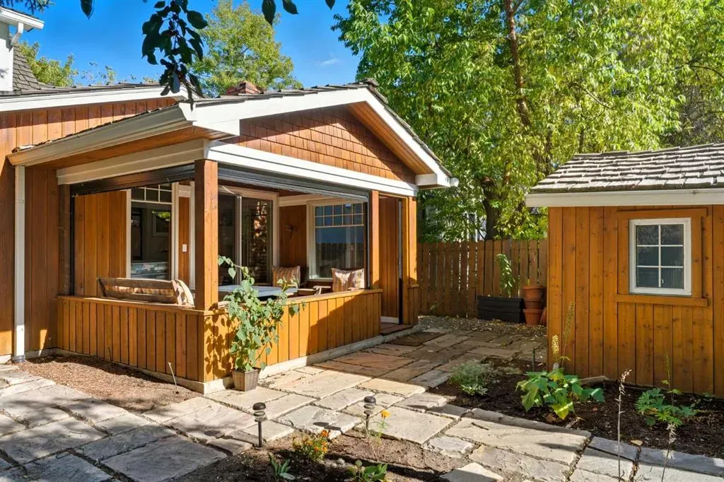 631 Willoughby Crescent SE