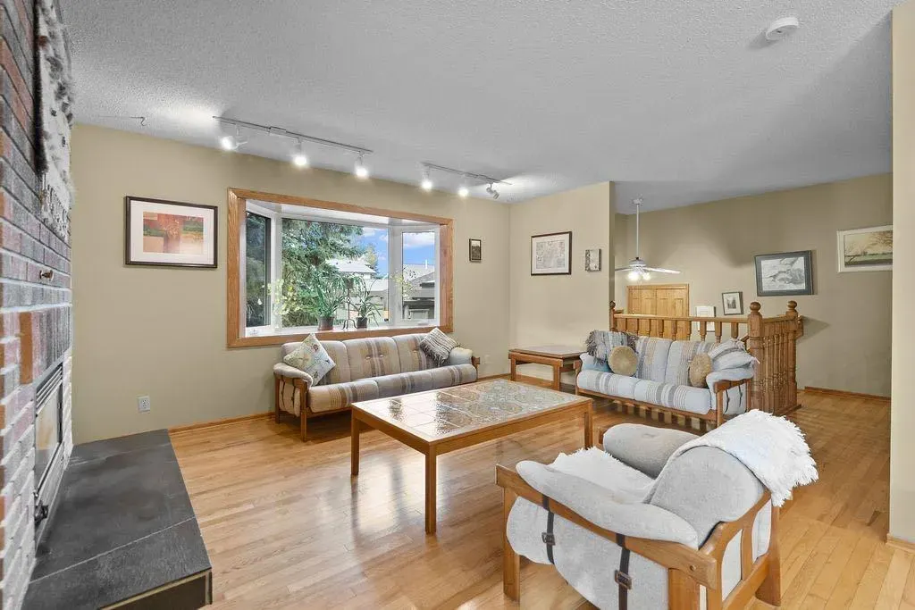 3350 Oakwood Drive SW