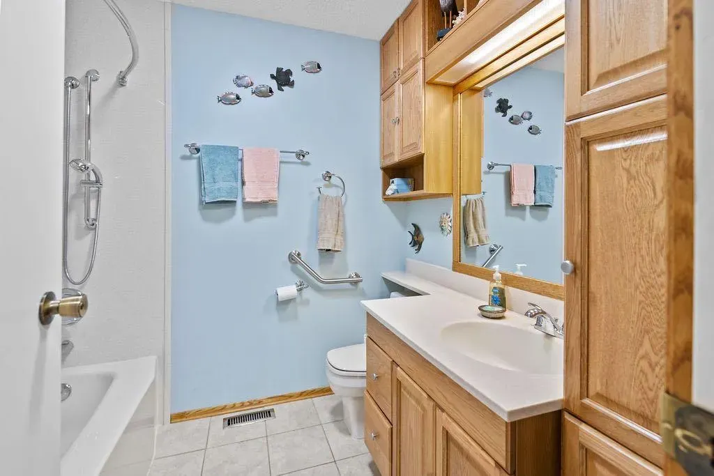 3350 Oakwood Drive SW