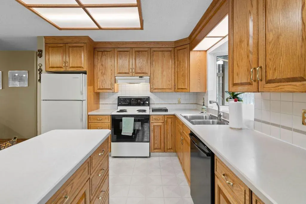 3350 Oakwood Drive SW