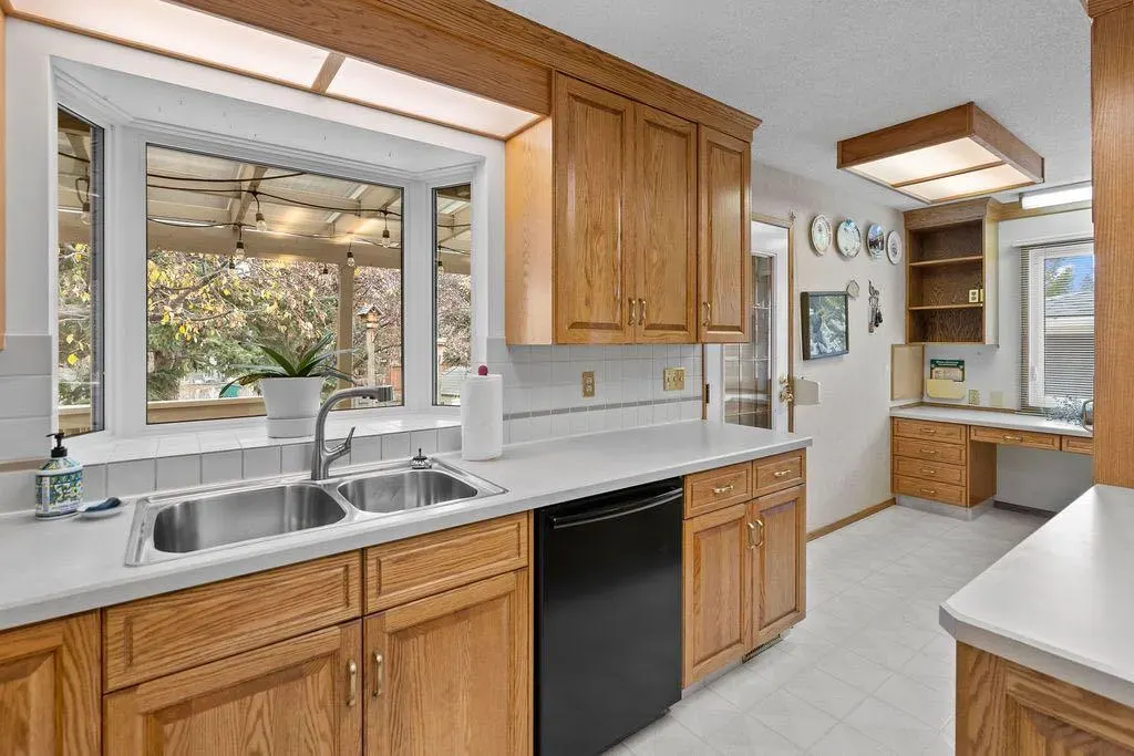 3350 Oakwood Drive SW