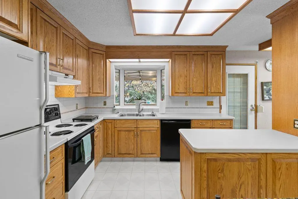 3350 Oakwood Drive SW