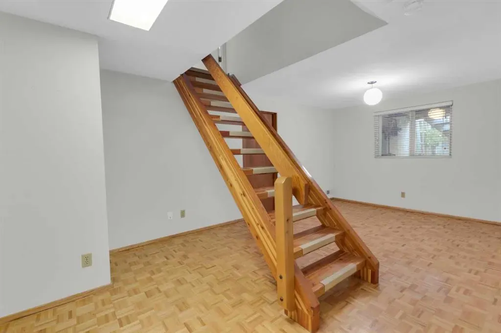 2711 Crawford Road NW