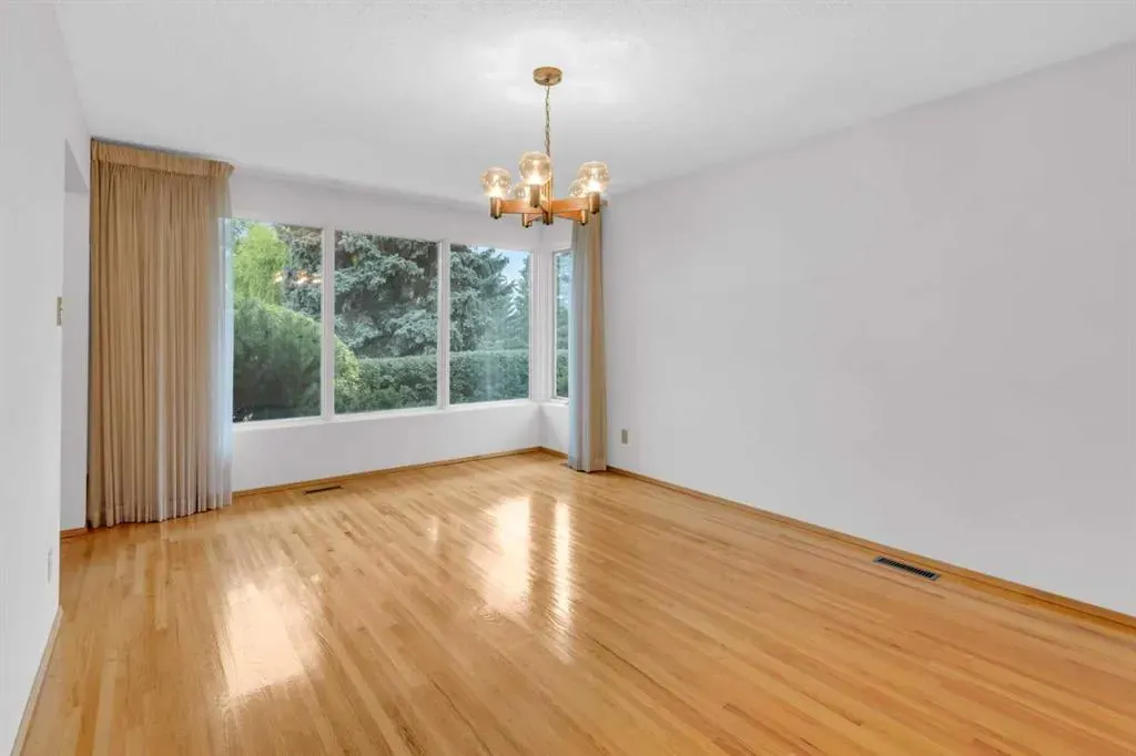 2711 Crawford Road NW