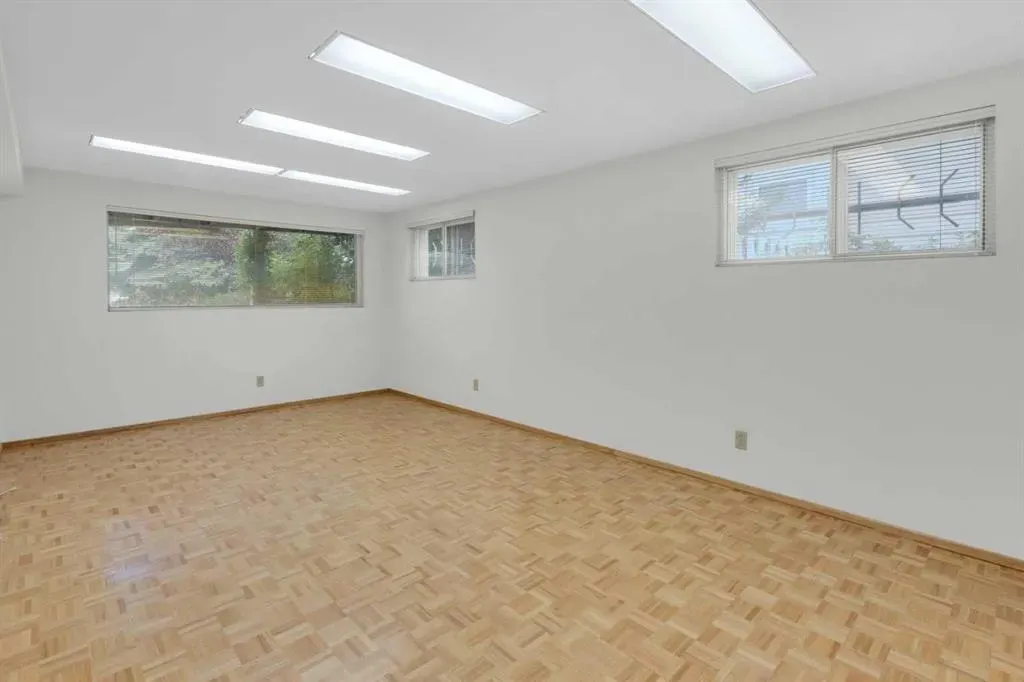 2711 Crawford Road NW