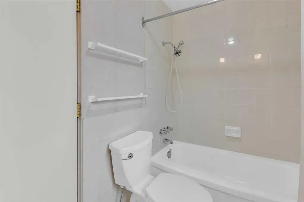 2711 Crawford Road NW